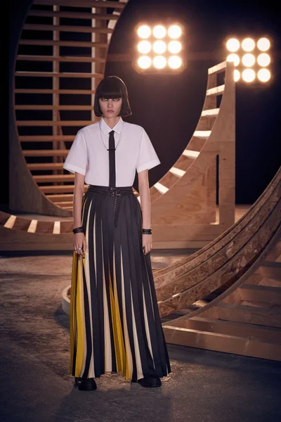 Look 44